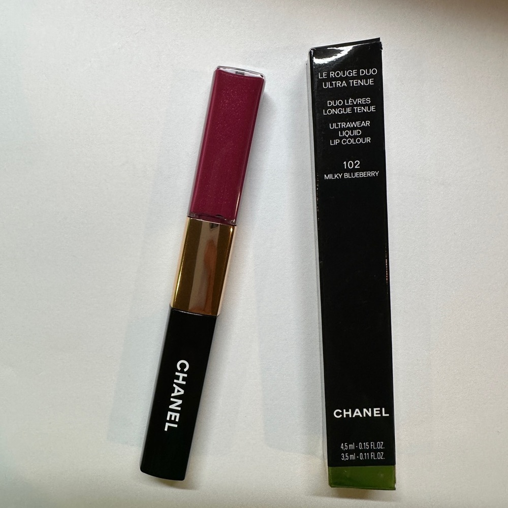 Chanel Le Rouge duo Ultra Tenue 102 Milky Blueberry